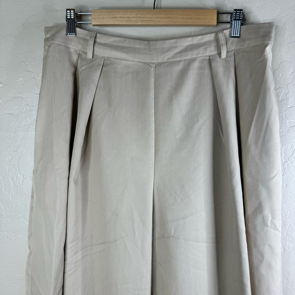 Cider Solid Texture Pleated Wide Leg Trousers Curve & Plus - Picture 4 of 12